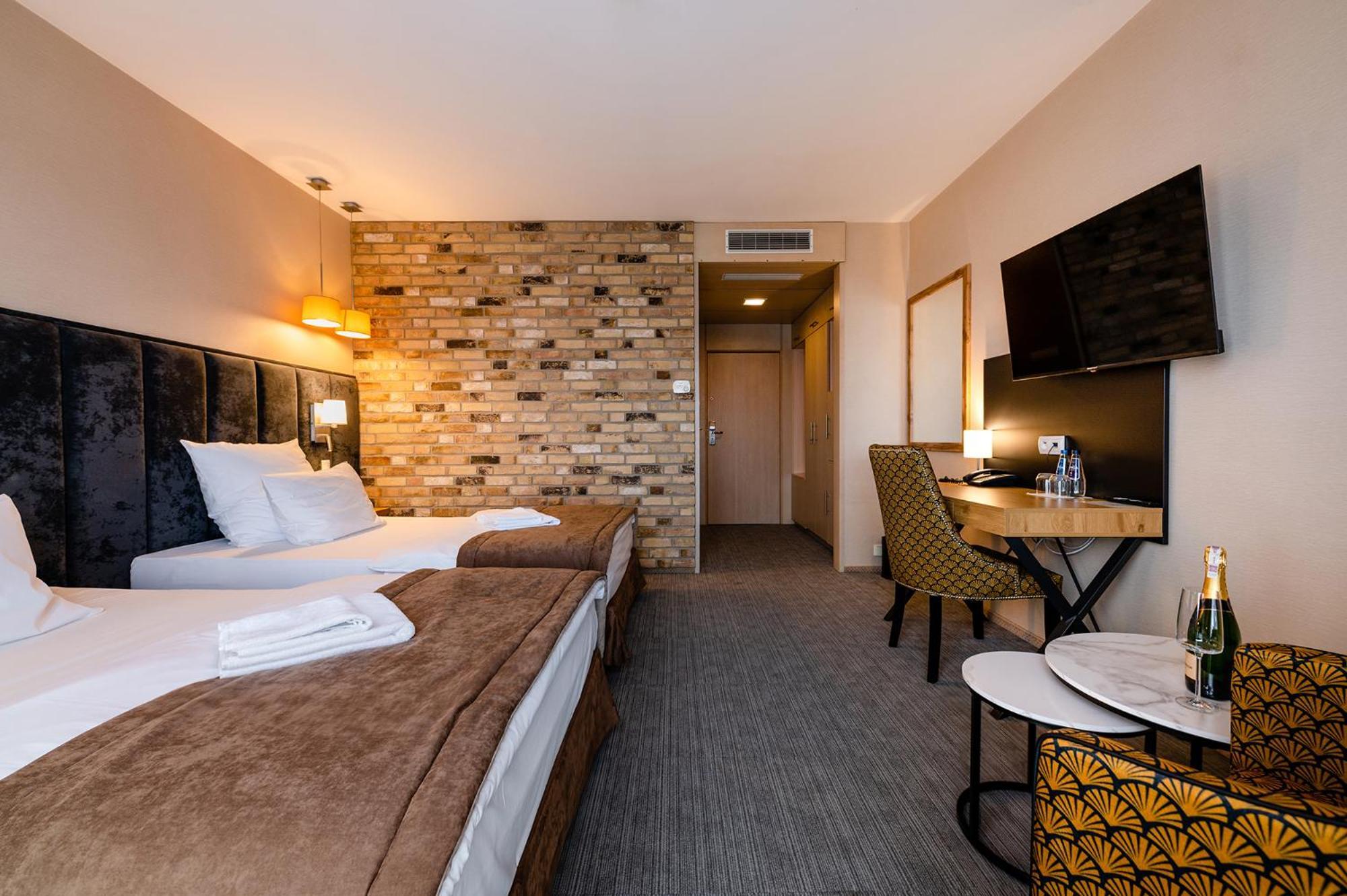 Hotel Alhar ลูบลินเนียซ ภายนอก รูปภาพ
