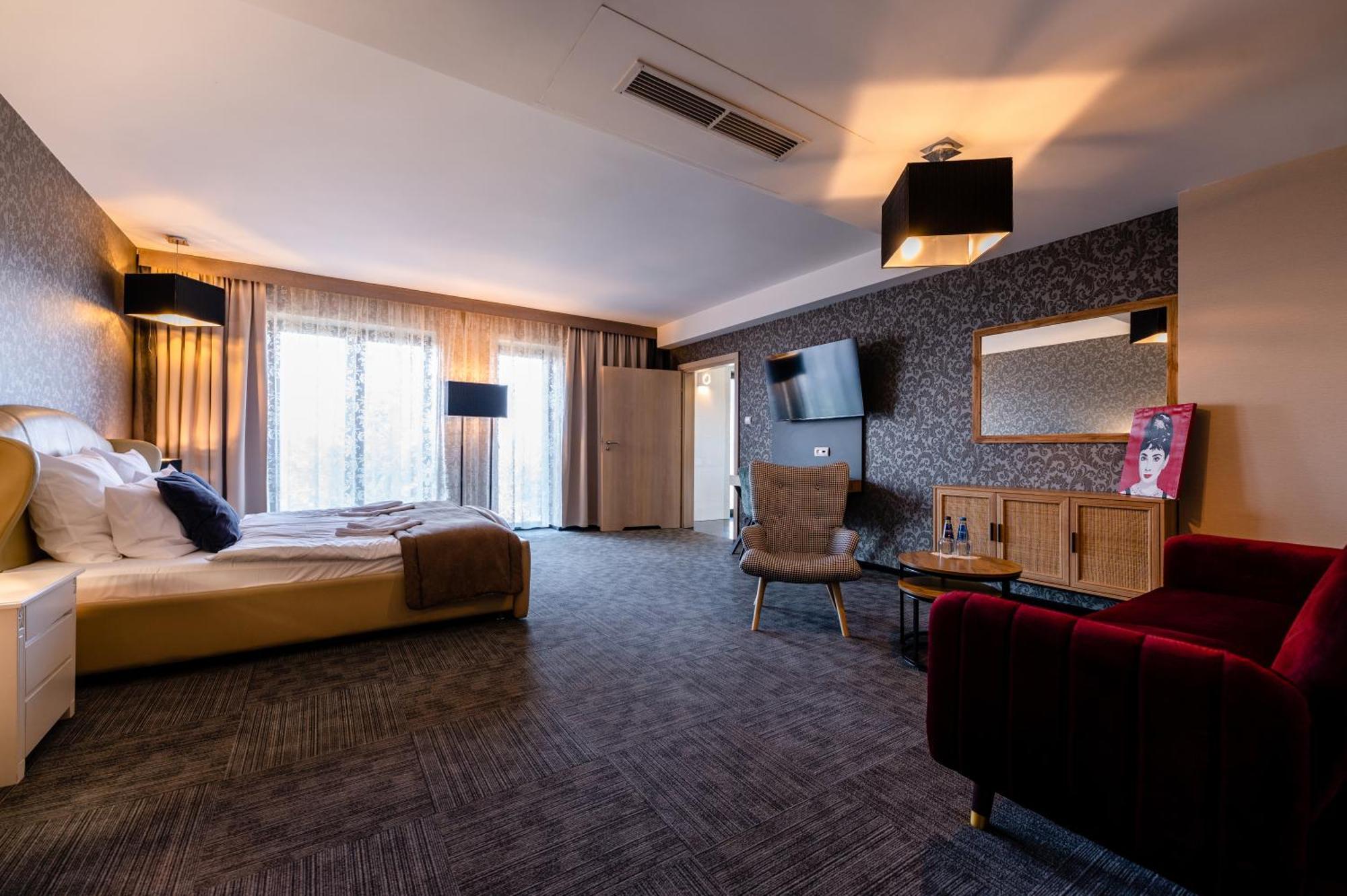 Hotel Alhar ลูบลินเนียซ ภายนอก รูปภาพ