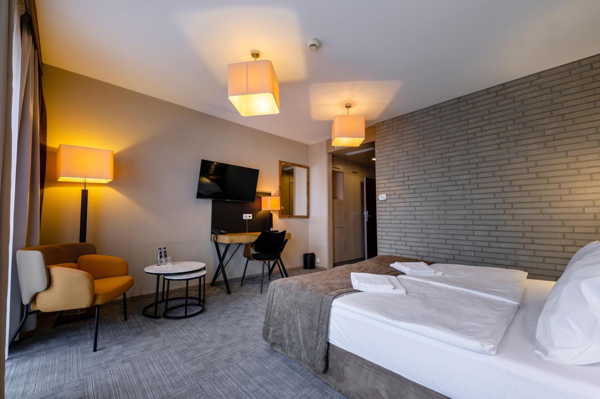 Hotel Alhar ลูบลินเนียซ ภายนอก รูปภาพ