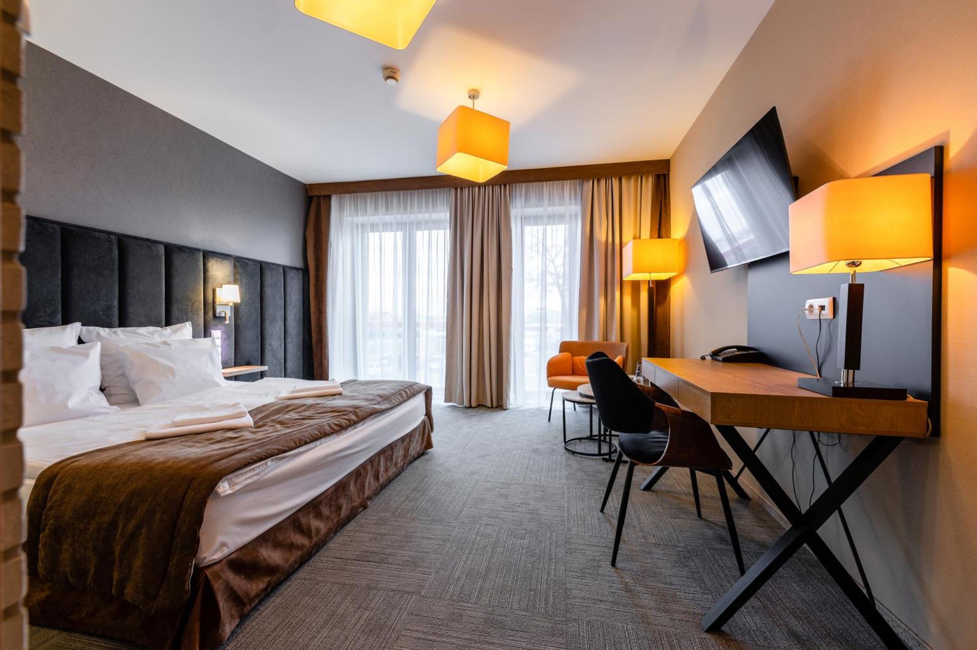Hotel Alhar ลูบลินเนียซ ภายนอก รูปภาพ