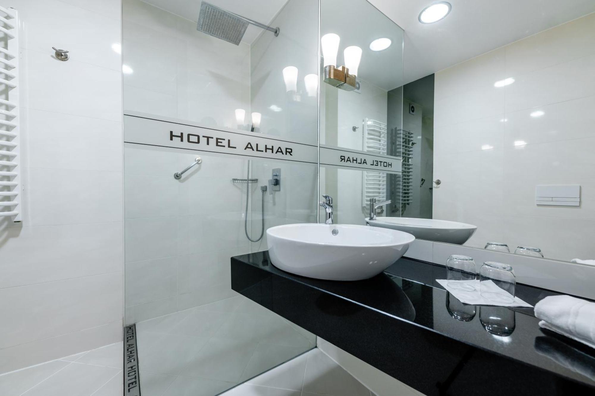 Hotel Alhar ลูบลินเนียซ ภายนอก รูปภาพ